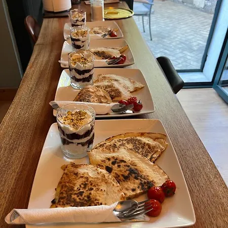 Condesa Oda ve Kahvaltı 3*