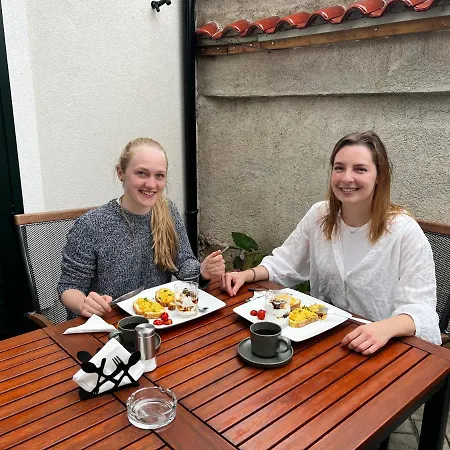 Alojamento de Acomodação e Pequeno-almoço Condesa Tirana